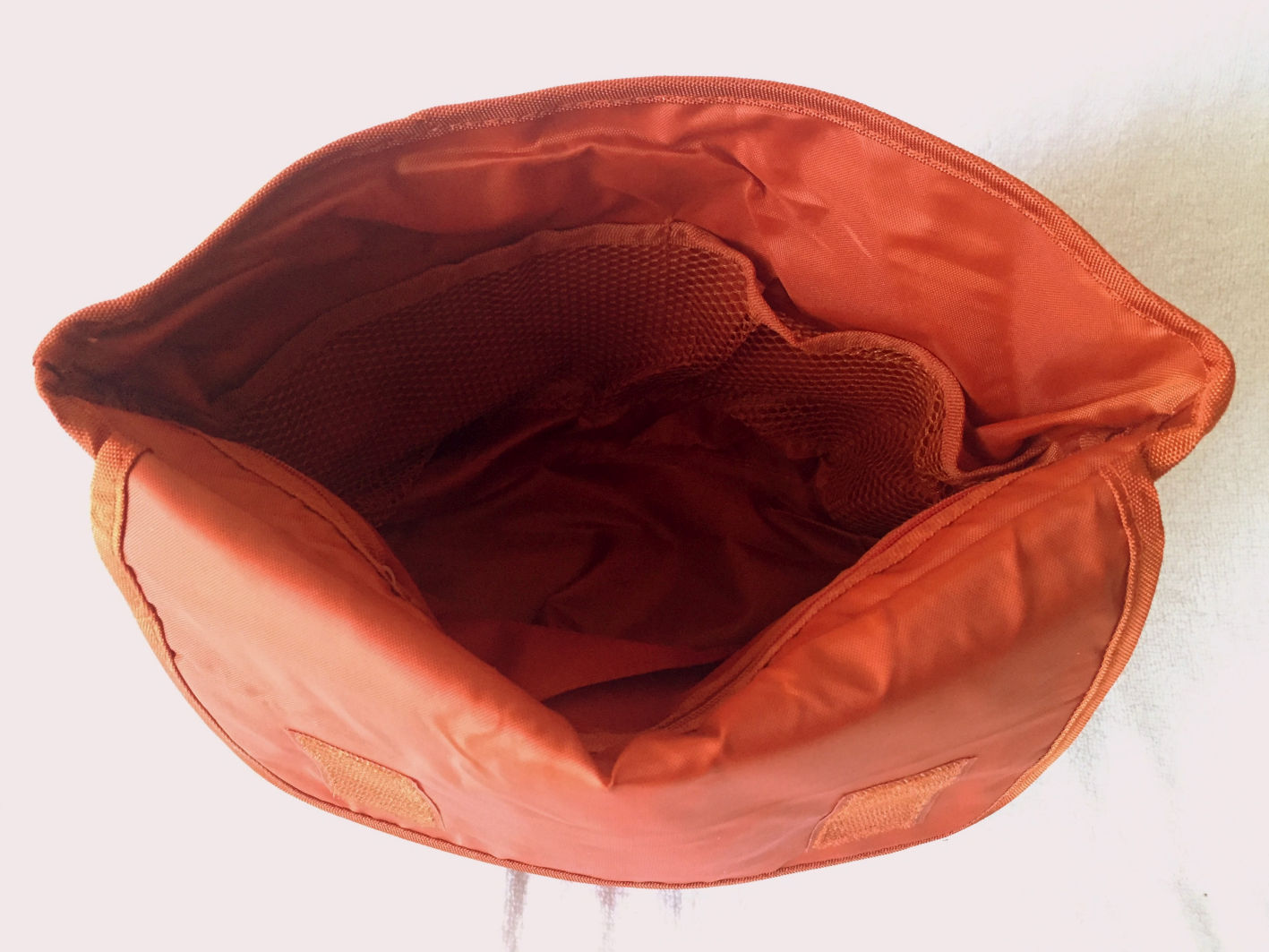 DINIWELL 2 Way MESSENGER BAG เป็นได้ทั้งสะพายข้าง-ไหล่ และสะพายหลัง ขนาดใหญ่ ใส่ได้ทั้งทำงาน ท่องเที่ยว ช่องเยอะ น้ำหนักเบา ผลิตจากไนล่อนคุณภาพสูง กันน้ำ มี 4 สีให้เลือก