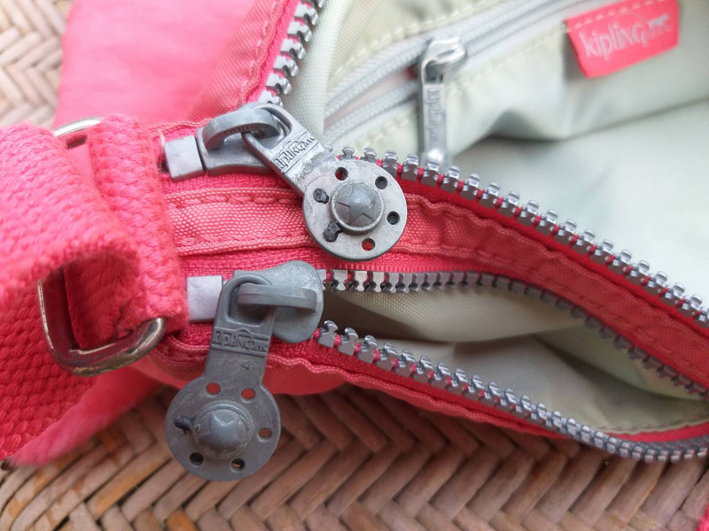 กระเป๋า Kipling ของแท้ สี Hot pink สวยมากกกก