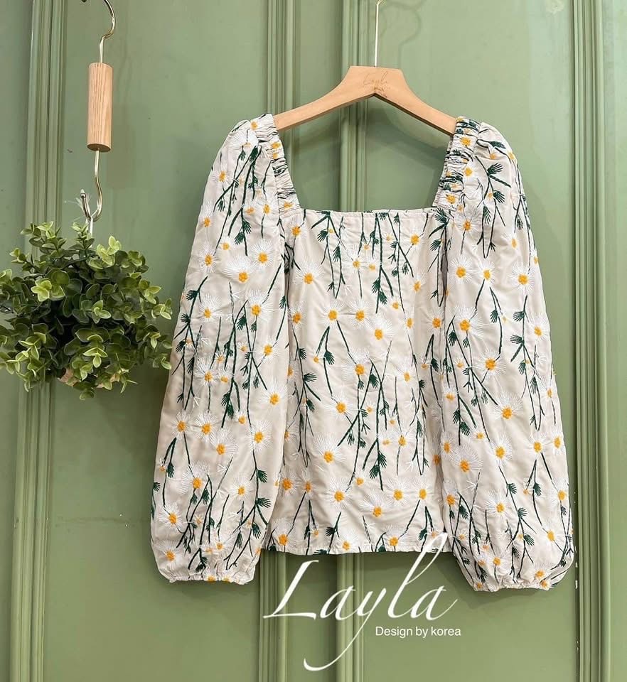 เสื้อปักลายดอกเดซี่แบบจุกๆ ทรงน่ารักคอเหลี่ยมแขนยาวพอง ผ้าดีใส่แล้วขึ้นทรงสวย งานมีซับในตัวนะคะ ใส่สบาย : สินค้าคุณภาพ (พร้อมส่ง)