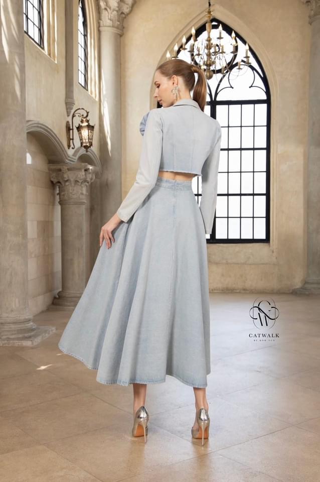 เซตเสื้อครอปยีนส์แต่งดอกไม้+กระโปรงยาวทรงย้วยรอบตัว ใส่สบาย สินค้าคุณภาพ (พร้อมส่ง)