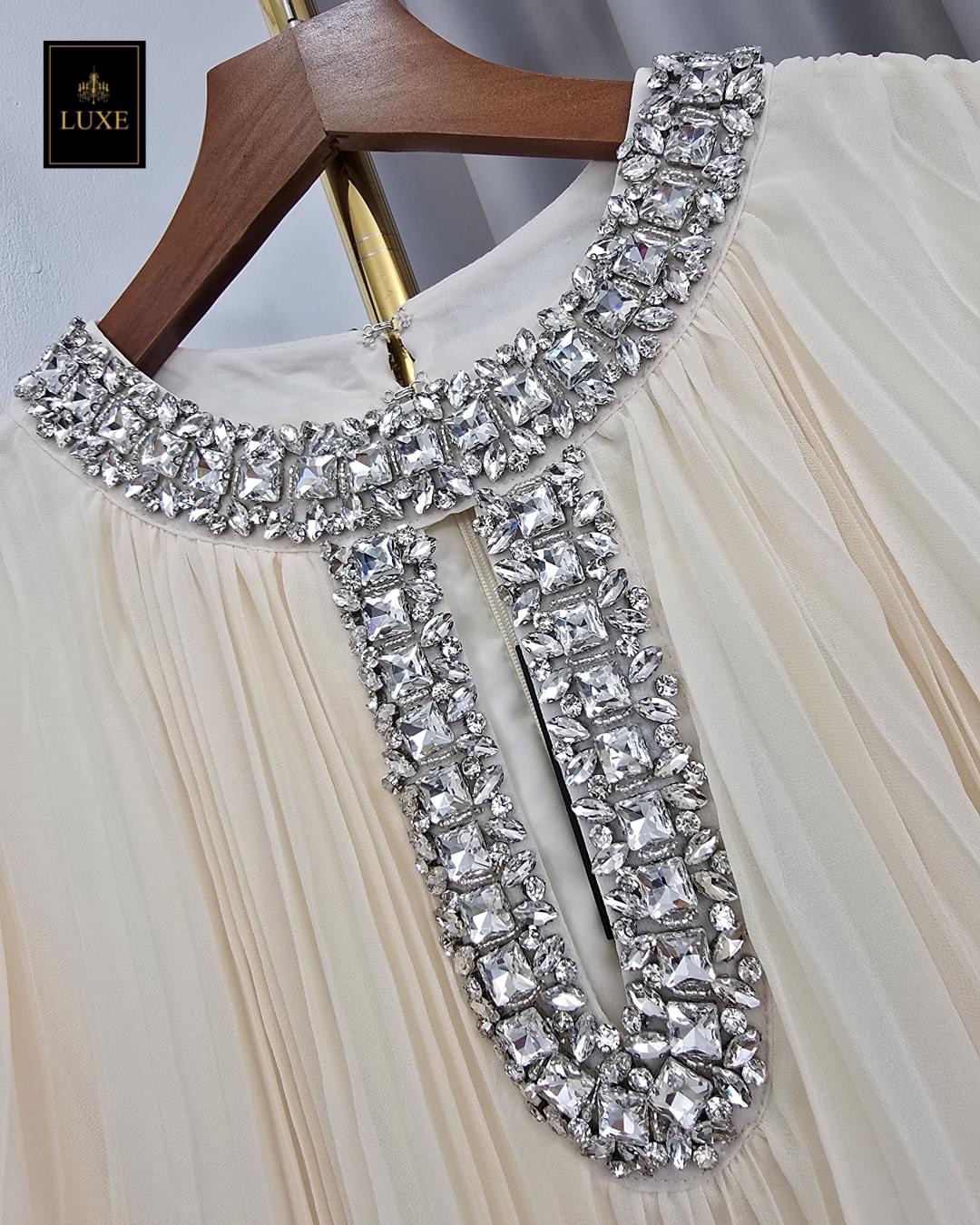 เดรสแขนยาว กระโปรงบานตัวปล่อย คัตติ้งประณีต กรุยกราย ใส่สบาย : สินค้าคุณภาพ (พร้อมส่ง)