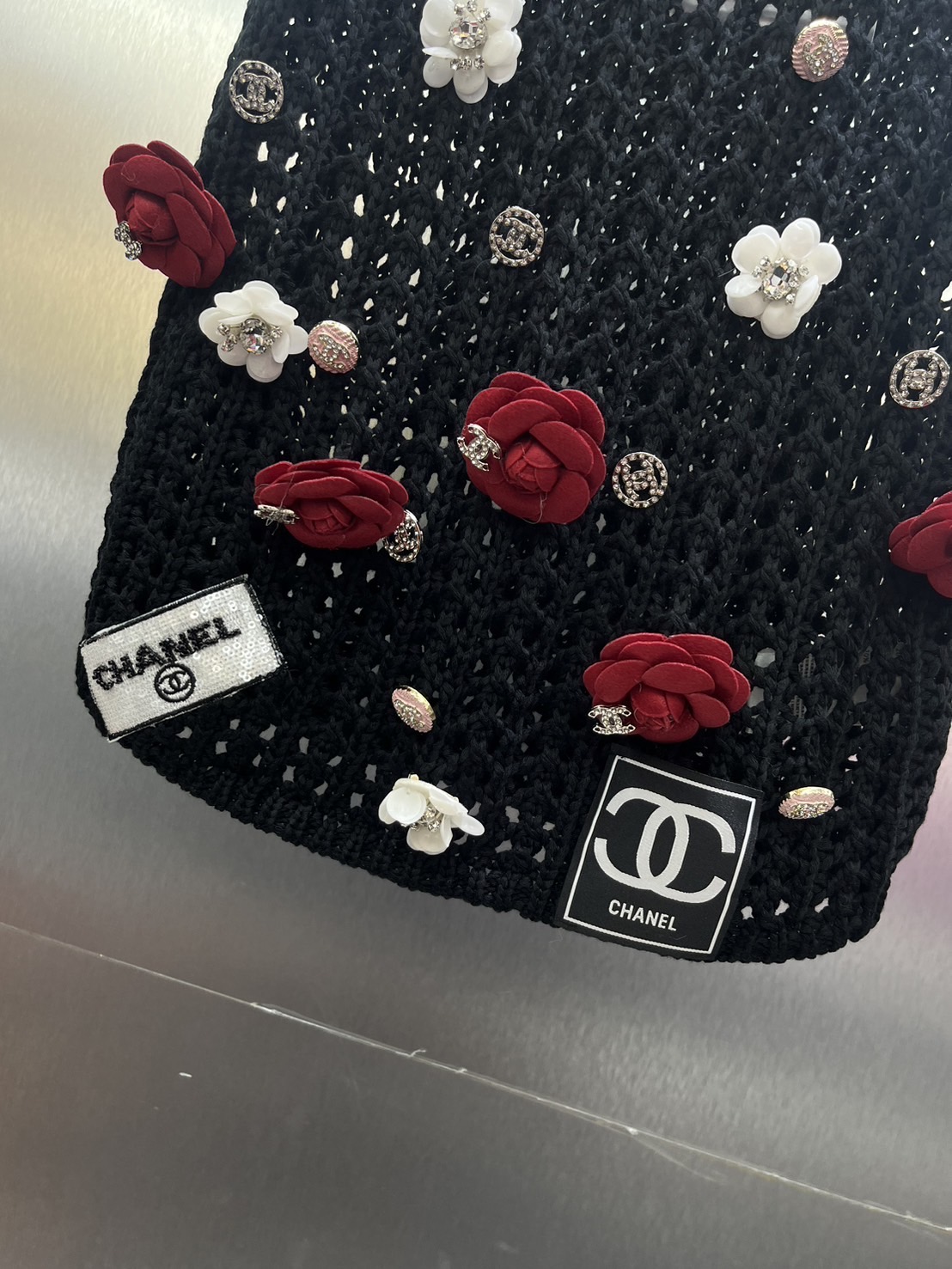 เสื้อครอปผ้านิต ปักดอกคามิเลีย ทั้งตัว สวยมาก งานเนี้ยบสุด : สินค้าคุณภาพ (พร้อมส่ง)