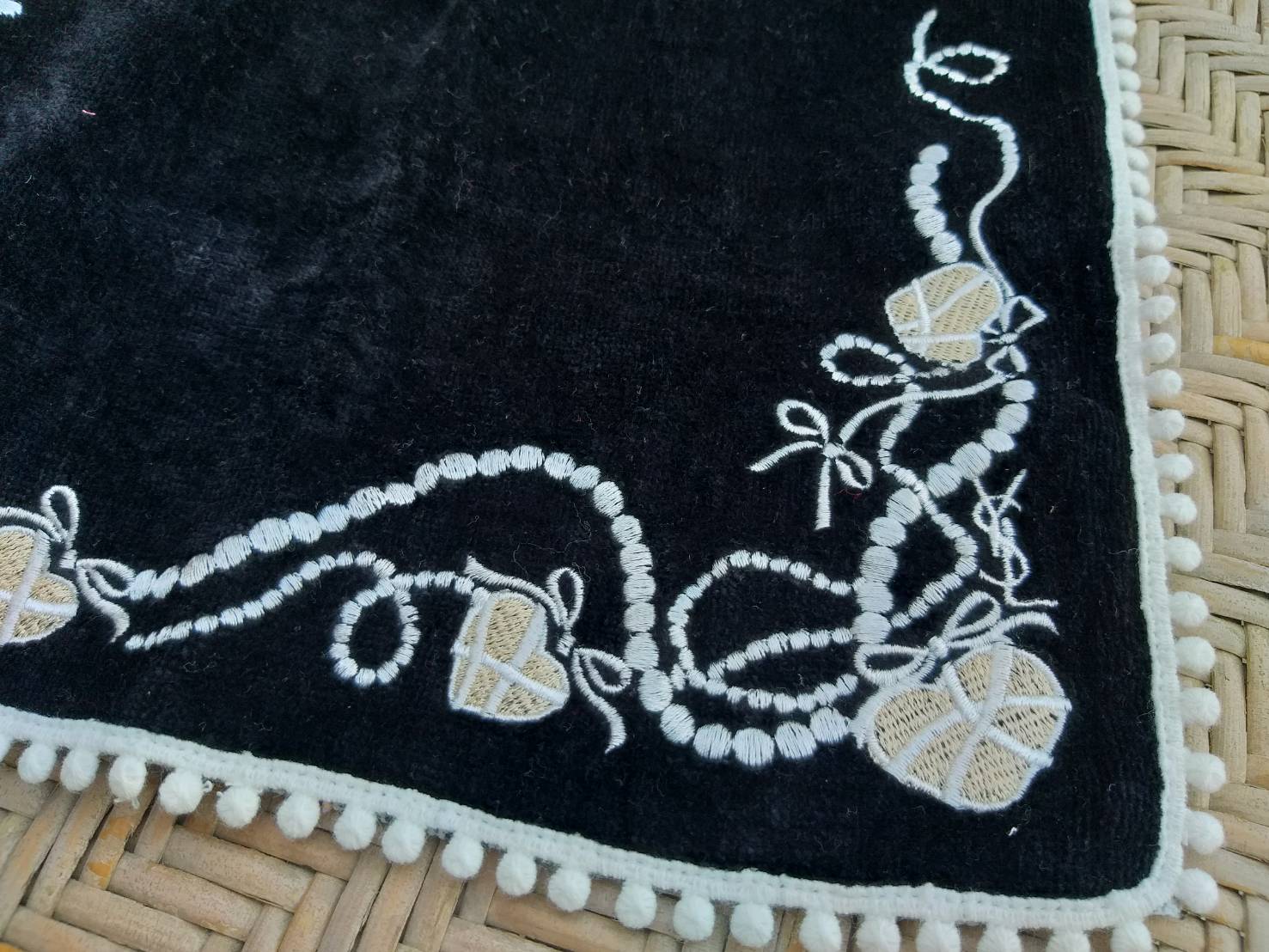 ผ้าขนหนูเช็ดหน้า Yves Saint Laurent สวยมาก