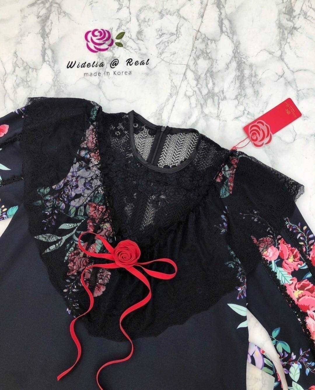 Maxi dress แม็กซี่เดรสตัวยาวทรงสวย ท่อนแขนยาวพองทรงฝักทองสวยอลัง ช่วงอกมี ดีเทลสวยด้วยผ้าลูกไม้เนื้อนุ่มสวยแต่งระบาย : สินค้าคุณภาพ (พร้อมส่ง)