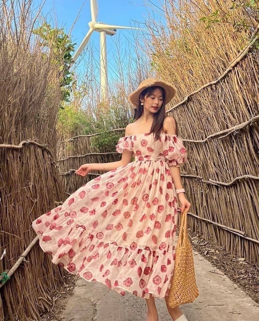 เดรสปาดไหล่แขนตุ๊กตาทรงกระโปรงบาน แต่งลายดอกสีแดงน่ารักๆ ทรงสวย สวมใส่สบาย สินค้าคุณภาพ (พร้อมส่ง)