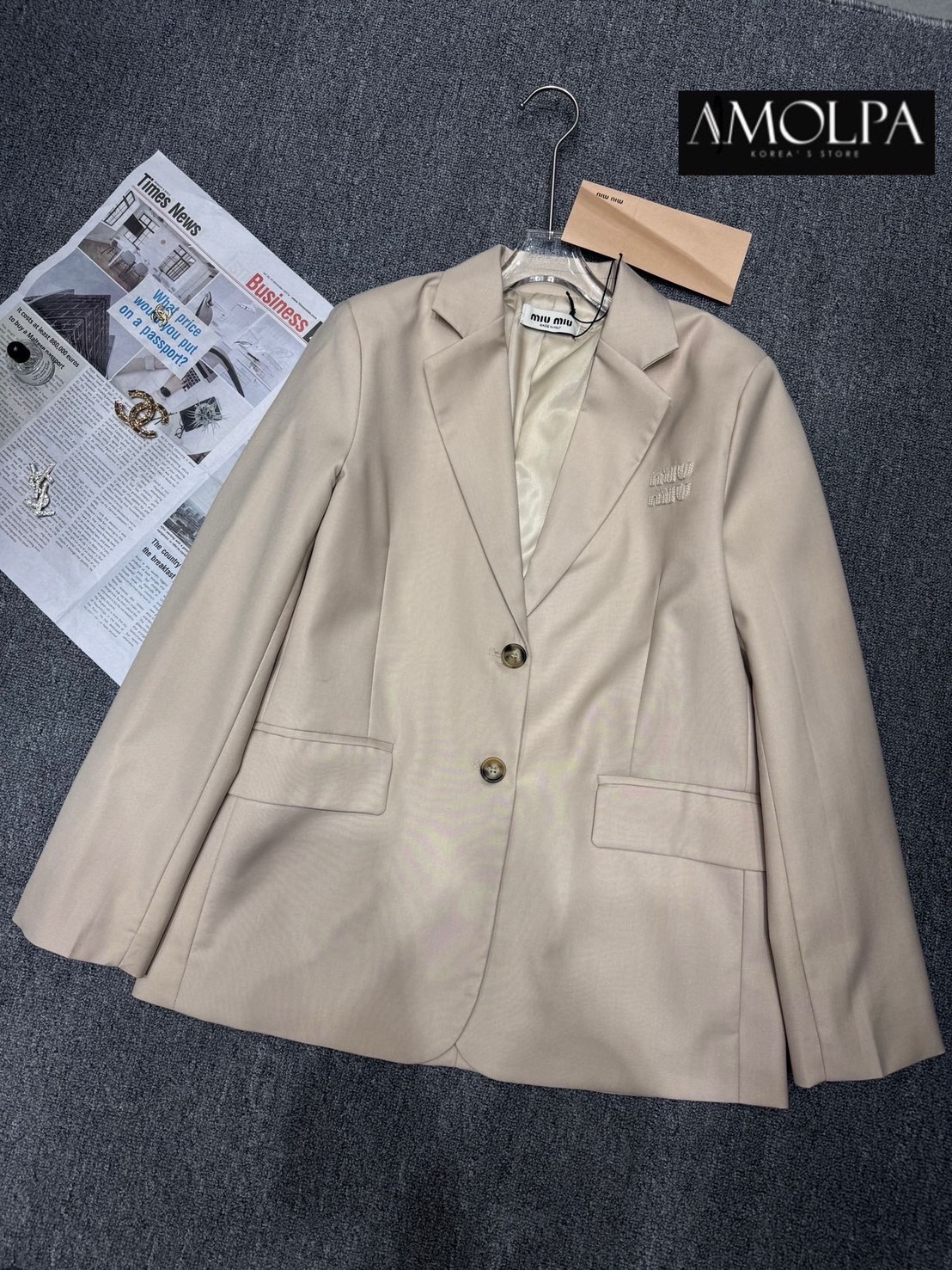 สูท MIU MIU งาน hiend. สวยหรู งานดีมากกก ผ้าอย่างหนัก มีซับในในตัว งานเนี๊ยบ *** งานการันตรี คุณภาพดีสุดๆคะ ใส่สบาย : สินค้าคุณภาพ (พร้อมส่ง)