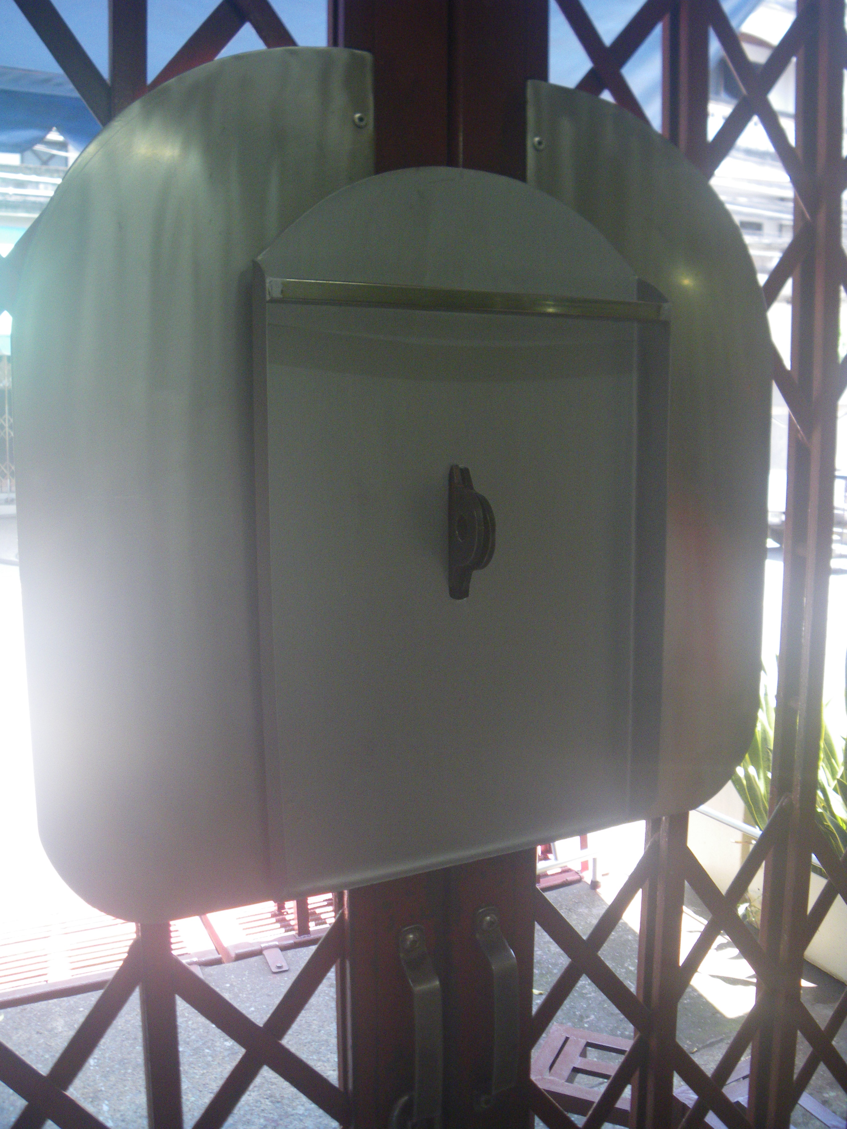 ชุดอุปกรณ์ป้องกันขโมย โจรงัดประตูหน้าบ้าน (อุปกรณ์ล็อคประตูบังตา+ อุปกรณ์แผ่นบังกุญแจประตูเหล็กหน้าบ้าน)