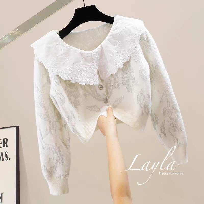 เสื้อคาดิแกนไหมพรมครอปคอปกลูกไม้ปักหวานๆ ตัวเสื้อทอลายสีเงินเหลือบ ใส่สบาย : สินค้าคุณภาพ (พร้อมส่ง)