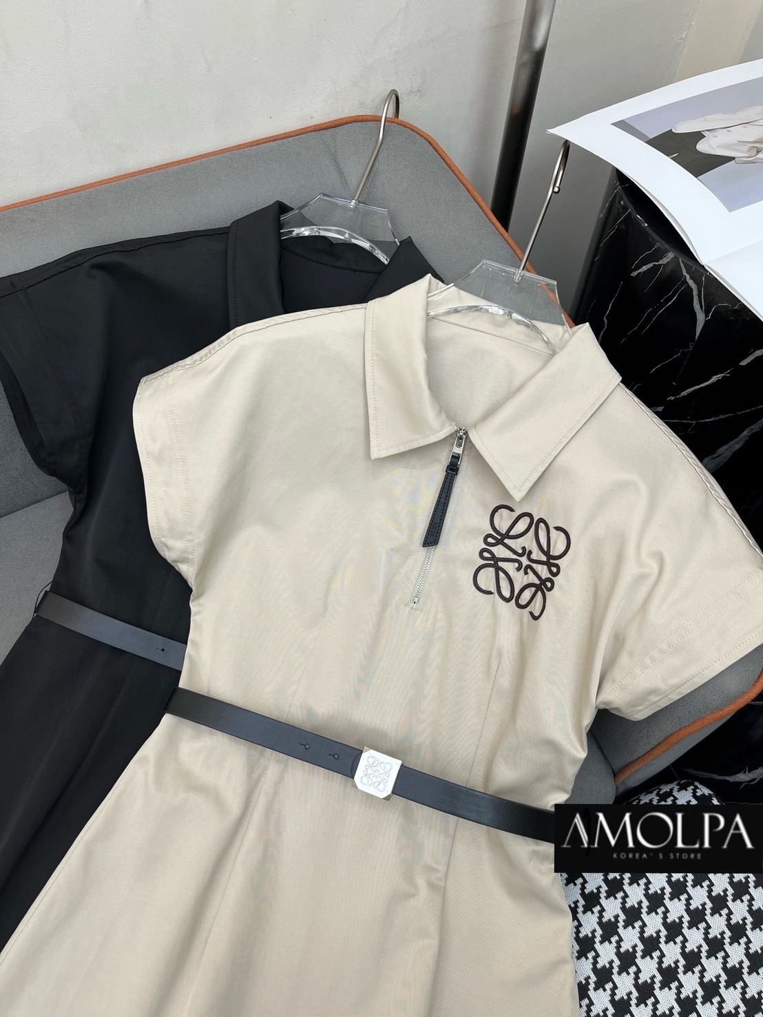 DRESS LOEWE WITH BELT!!!! สวยแบบไม่เกรงใจใครเลยค่า งานสวยม๊ากกก สวยหรู ดูแพงสุดๆ งานมีน้ำหนัก ผ้าอย่างดี น่ารักม๊ากก ใส่สบาย : สินค้าคุณภาพ (พร้อมส่ง)