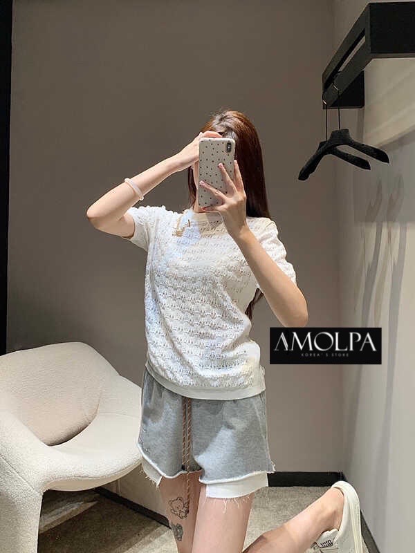 เสื้อไหมพรมแขนสั้น LV KNIT อะไหล่สร้อยฮาร์ดแวร์สีทอง เนื้อผ้าดีม๊าก ผ้าใส่สบายมาก ห้ามพลาด ใส่สบาย : สินค้าคุณภาพ (พร้อมส่ง)