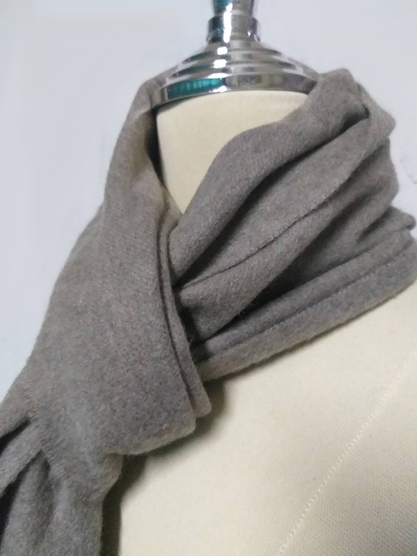ผ้าพันคอแคชเมียร์ Uniqlo มี 2 สี (ของใหม่)