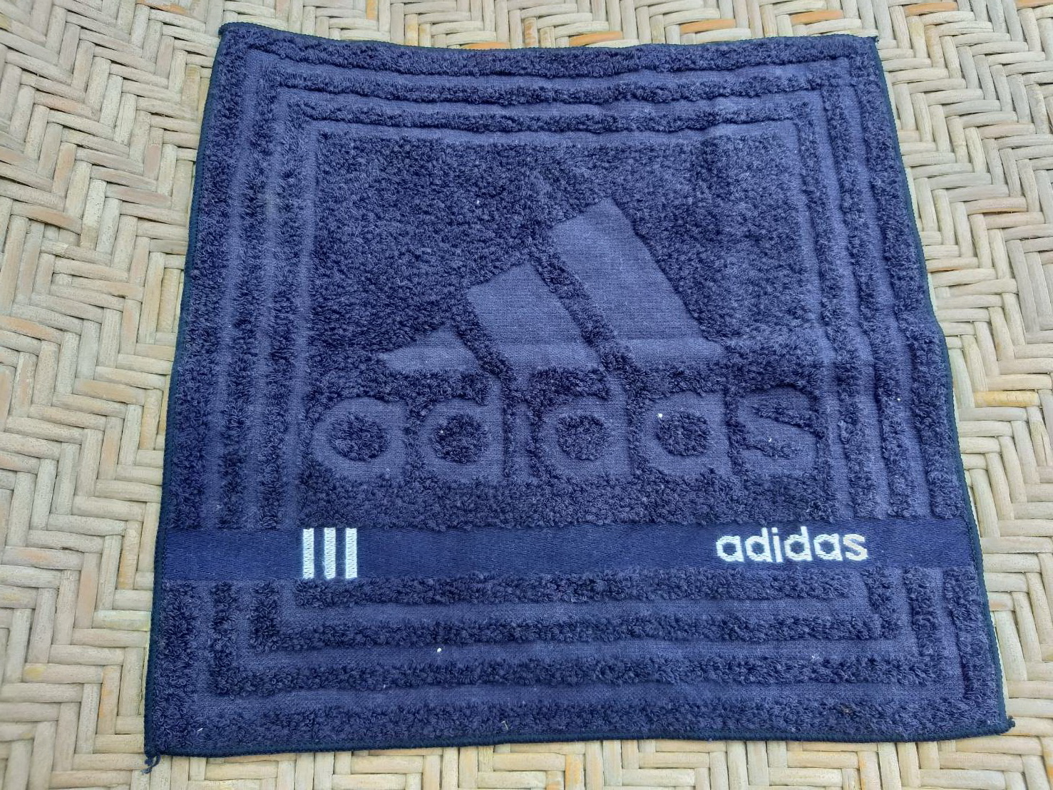 ผ้าขนหนูเช็ดหน้า adidas