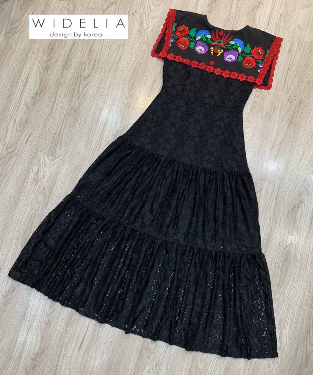 เดรสคอปกปักดอกไม้แบบเน้นๆ แขนกุดลายสวยตัวเดรสใช้ผ้าลูกไม้ในการตัดเย็บ ช่วงเอวเข้ารูปการออกแบบตัดเย็บเนี๊ยบสุดๆ คัตติ้งเป๊ะ สินค้าคุณภาพ (พร้อมส่ง)