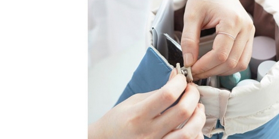 กระเป๋าเครื่องสำอางขนาดใหญ่ มาพร้อมกระเป๋าแยกขนาดเล็ก และถุง PVC ใส่แปรงแต่งหน้า (Travel Dresser Pouch)