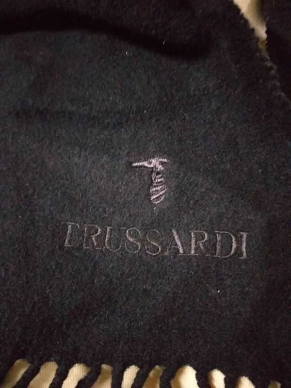 ผ้าพันคอขนสัตว์ TRUSSARDI สีดำพื้น