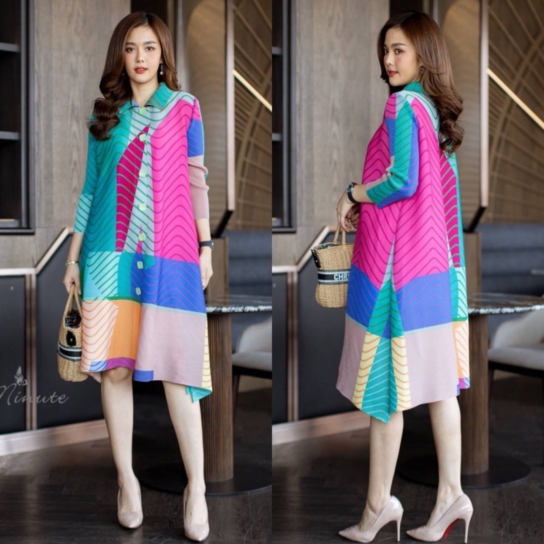 เดรสผ้าอัดพลีท Premium Pleatd Fabric ลวดลายผ้าผสมผสานลายเส้นกราฟิก ทำ ออกมาได้อย่างลงตัว : สินค้าคุณภาพ (พร้อมส่ง)