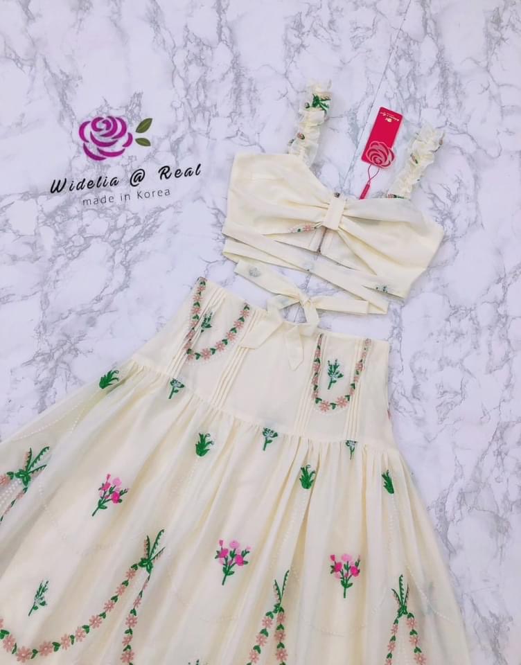 เซตเสื้อบราตัวสวยทรงดี มีกิมมิคสายพันรอบเอวผูกโบเก๋ มาเค้าชุดกับ กระโปรงทรงเอบานพริ้วสวย ใส่สบาย สินค้าคุณภาพ (พร้อมส่ง)