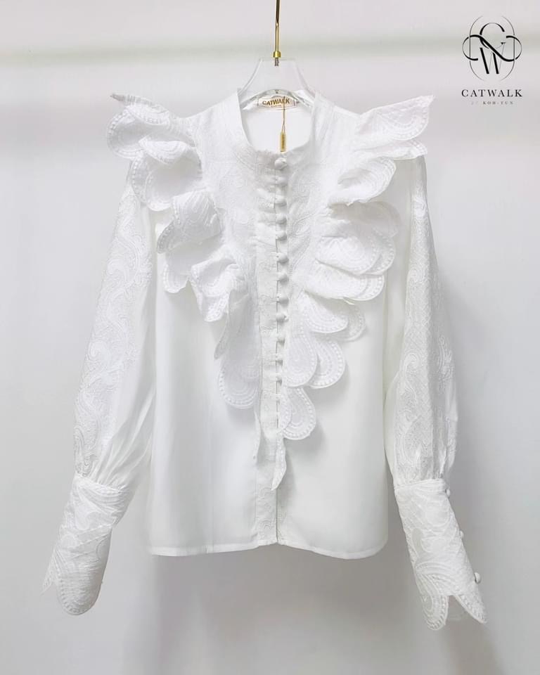 เสื้อแขนยาวแต่งระบายผ้าลูกไม้ เนื้อผ้าเกรดเอ ใส่สบาย : สินค้าคุณภาพ (พร้อมส่ง)