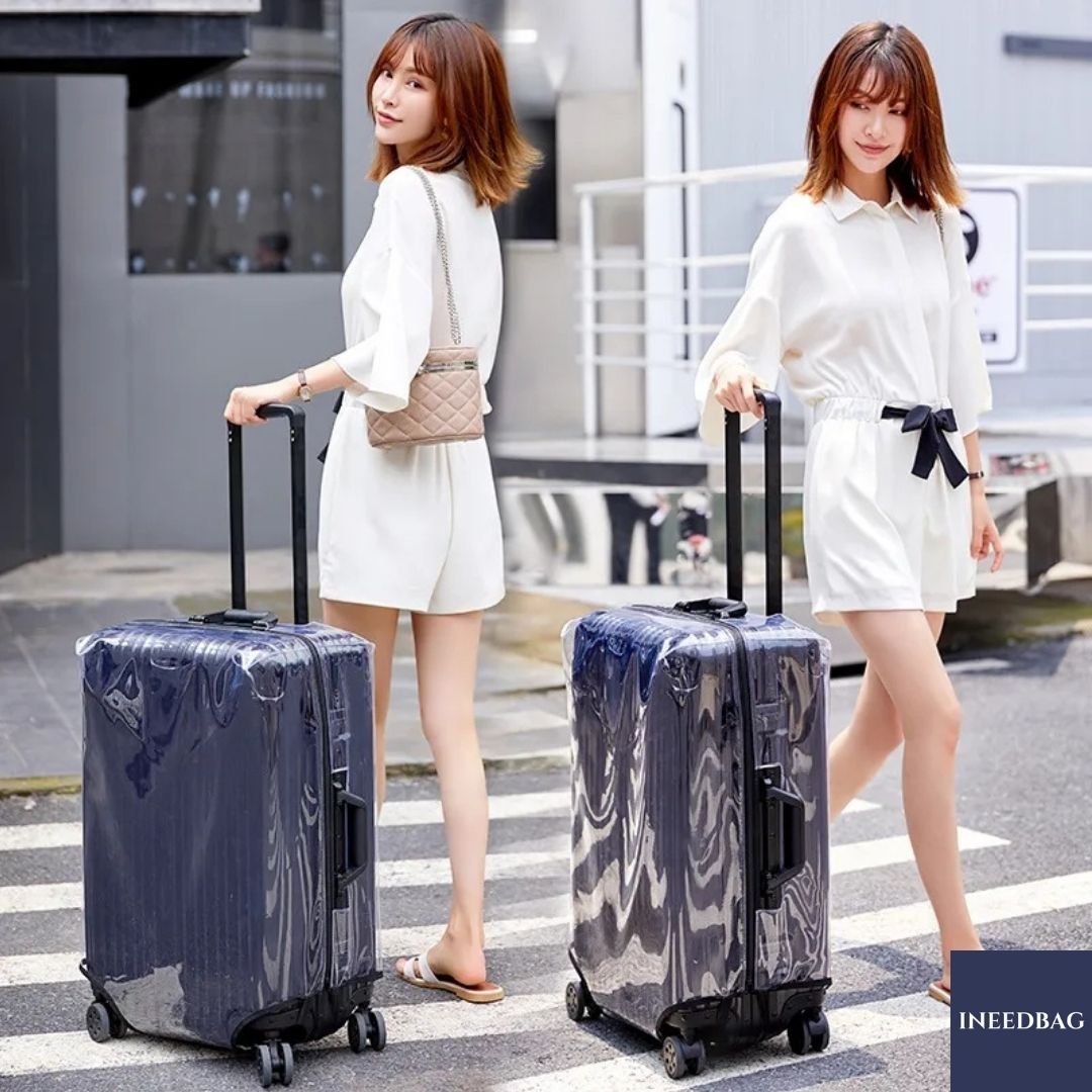 (PVC 24" ซิปเปิด-ปิด ขอบใส) ผ้าคลุมกระเป๋าเดินทาง ขนาด 24 นิ้ว เปิด/ปิด ด้วยซิป ผลิตจาก PVC ใส หนาขึ้น ไม่มีตะเข็บ ก้นกระเป๋ามีตีนตุ๊กแกใหญ่ และยางยืด 2 เส้นช่วยยึดกระเป๋าให้กระชับขึ้น