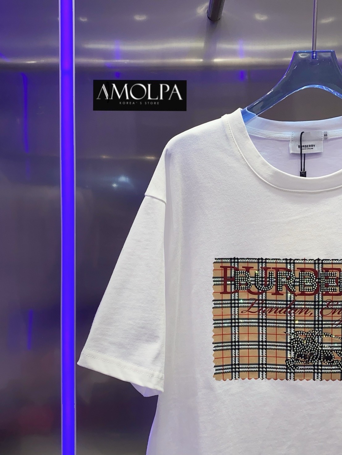 เสื้อยืด BB ปักLOGO หน้าอกลายBBเพชร แน่น สวยเด่น ลายใหม่ชนช๊อปป สวยม๊ากกกกก เนื้อผ้าดีมากๆค่ะ ผ้าเย็นๆ ใส่สบายสุดๆ ใส่สบาย : สินค้าคุณภาพ (พร้อมส่ง)