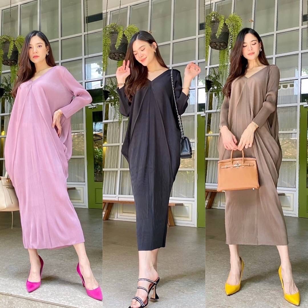 เดรสอัดพลีท งานสวยไฮโซ ทรงคอวีตีเกร็ดด้านหน้า แพทเทิร์นบอลลูน แขนยาว 5 ส่วน 😍 ชายเดรสสโลปเข้าตัว สวย เรียบหรู . สินค้าคุณภาพ (พร้อมส่ง)