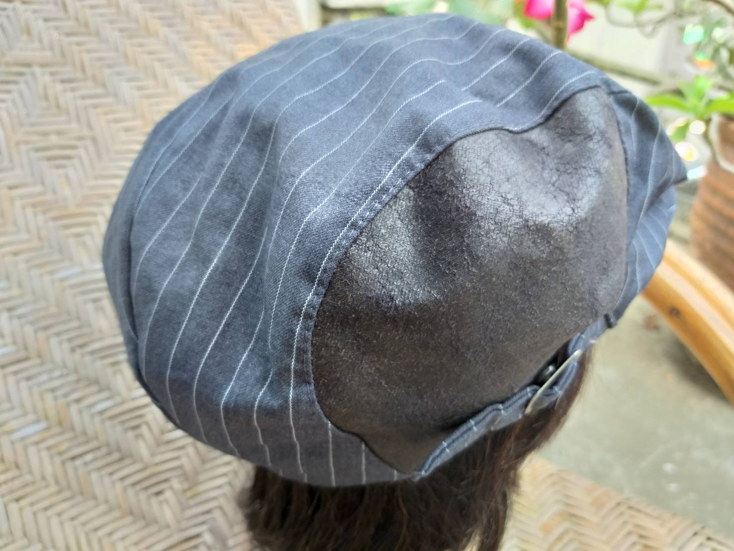 หมวกติงลี่ หมวกแฟลตแค็ป แต่งผ้าหนัง (ของใหม่)