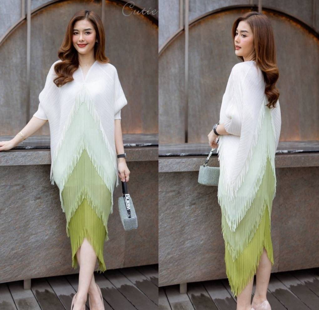 Maxiเดรสผ้าอัดพลีท วางพื้นสลับสี แขนทรงค้างคาว ทรงสวยใส่แล้วดูเข้ารูป ดูสง่างามมากค่ะ ใส่สบาย : สินค้าคุณภาพ (พร้อมส่ง)