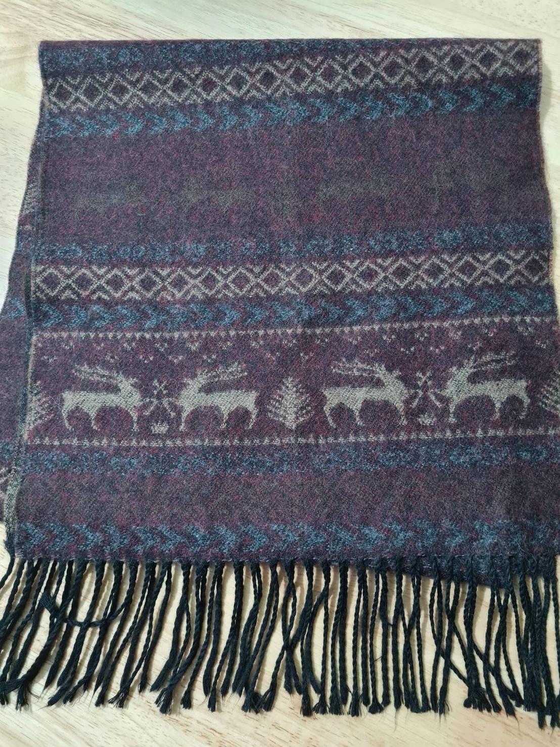 ผ้าพันคอ Wool ลายสวยมากผืนนี้ (มือ1)