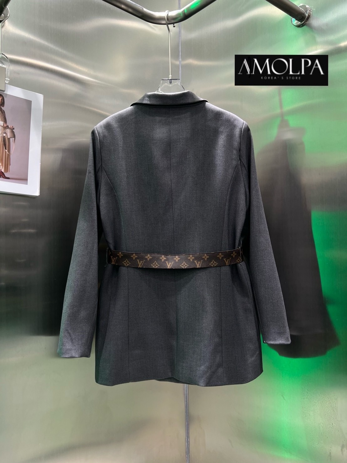 BLAZER LV 2024SS งาน hiend. งานสูท ดูหรูดูแพงงงง จับเนื้อผ้าดีสุดๆ พรีเมียมเกินบรรยายมาก ใส่สบาย : สินค้าคุณภาพ (พร้อมส่ง)