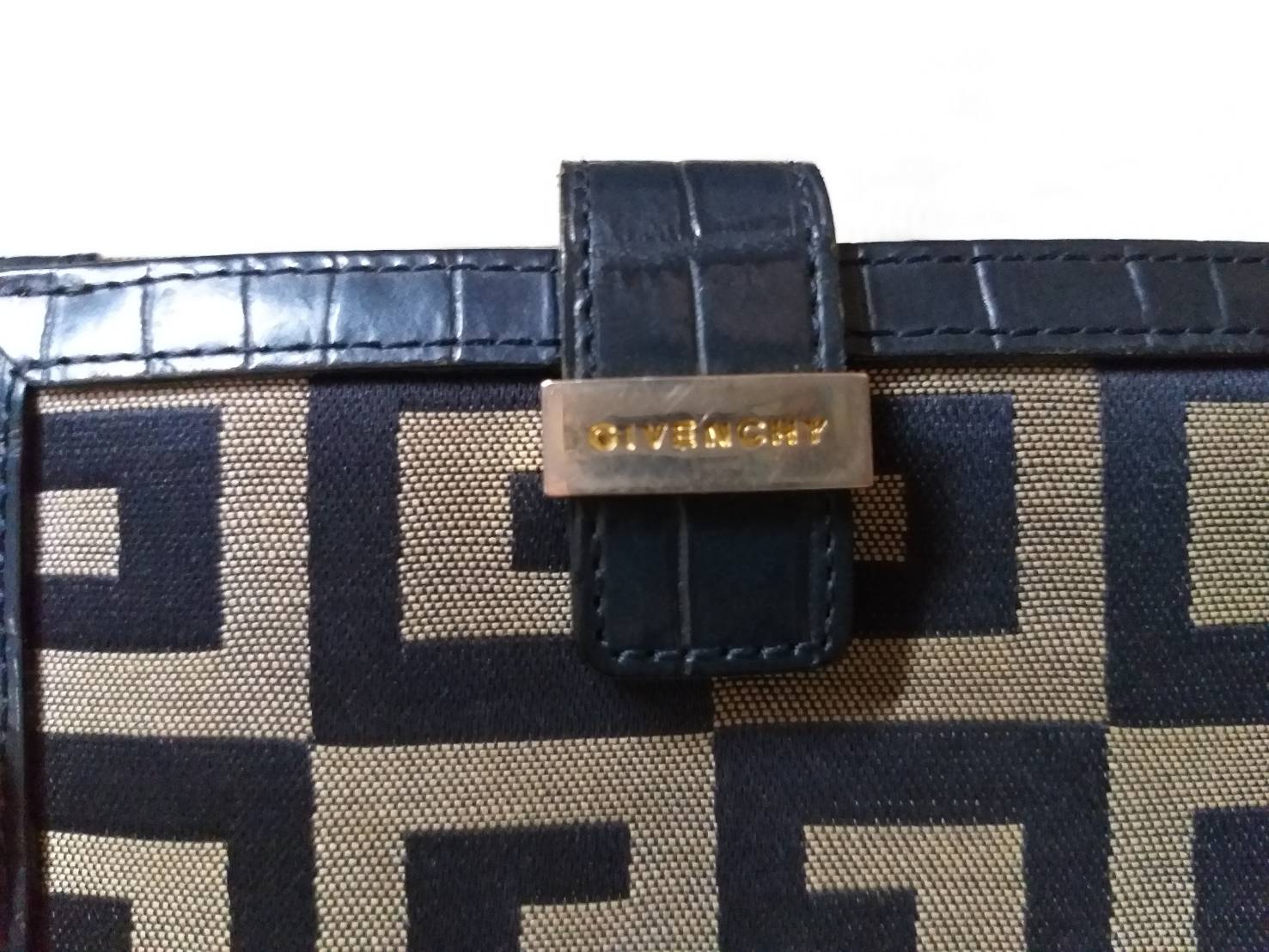 กระเป๋าสตางค์ GIVENCHY ผ้า canvas ดูหรู