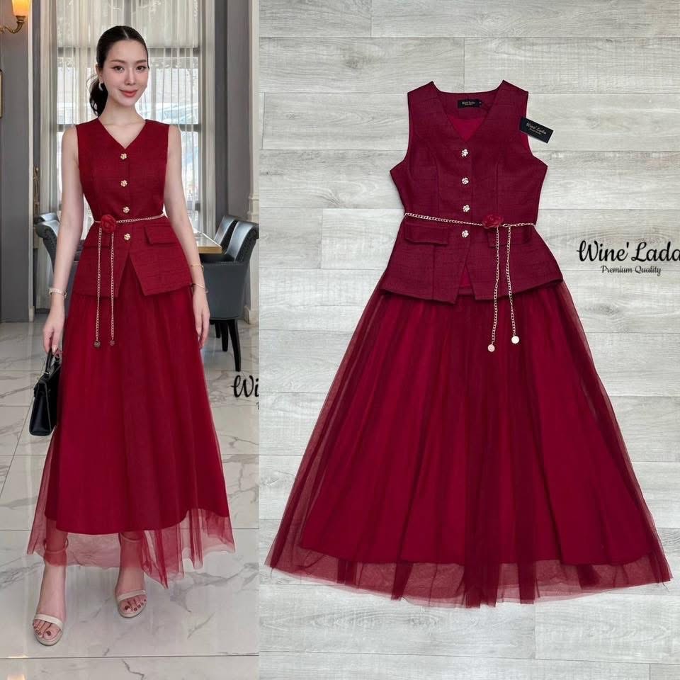Set 4 Pcs. เช็ทเสื้อแขนกุดกระดุมหน้า เนื้อผ้ามีเทคเจอร์ มาพร้อมกระโปรงมุ้งสีเข้าเซ็ท มีเข็มกลัดดอกไม้และเข็มขัดโซ่ เพิ่มความลัคซู ทรงสวย เป๊ะ สวยหรู ดูแพง ใส่สบาย : สินค้าคุณภาพ (พร้อมส่ง)