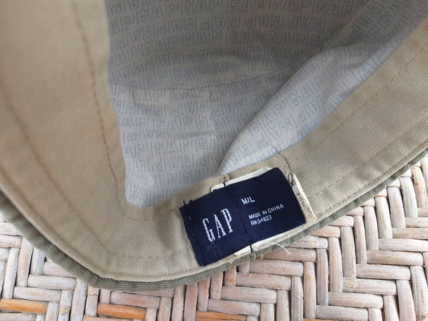 หมวกแก๊ปทรงนิวส์บอย GAP