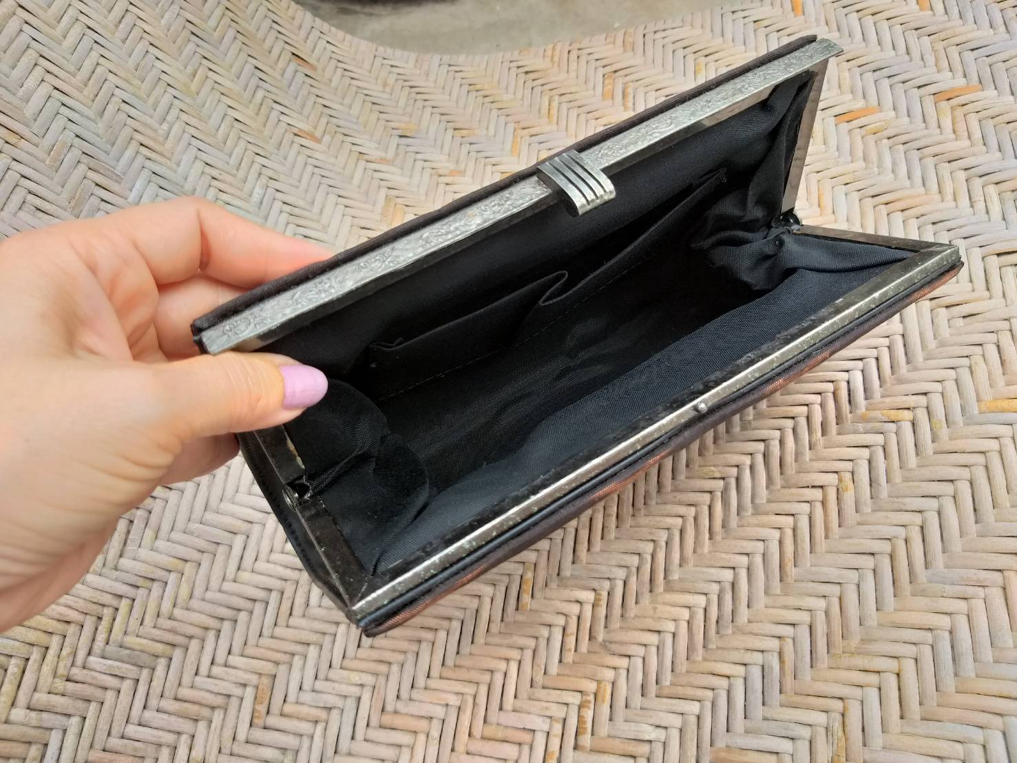 กระเป๋าผ้าทอ ถือออกงาน สวยสไตล์ไทยๆ