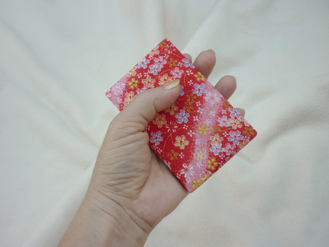 กระจกพับพกพา ตั้งได้ สวยน่ารักมาก (ของใหม่)