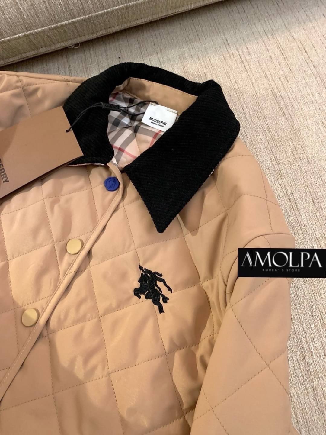 JACKET BB งาน 1:1 งานผ้าอย่างดี หนานุ่ม เหมือนช๊อปเด๊ะ งานสวยยยเป๊ะม๊าก ไม่ผิดหวังแน่นอน งานพรีเมียมมม 👆ใส่ได้ทั้ง ช ญ น๊า ใส่สบาย : สินค้าคุณภาพ (พร้อมส่ง)