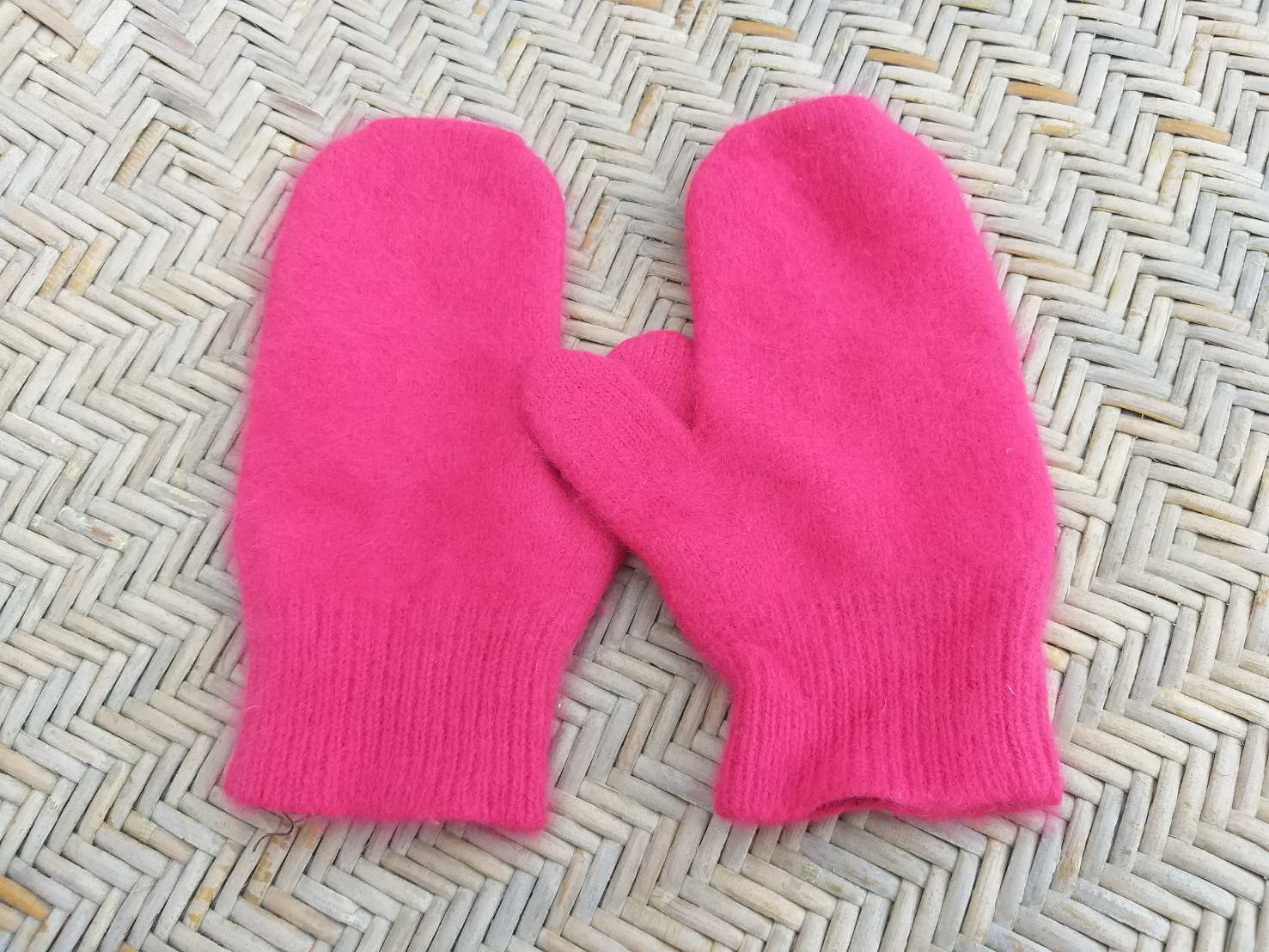 ถุงมือไหมพรม ขนกระต่ายแองโกล่าแท้