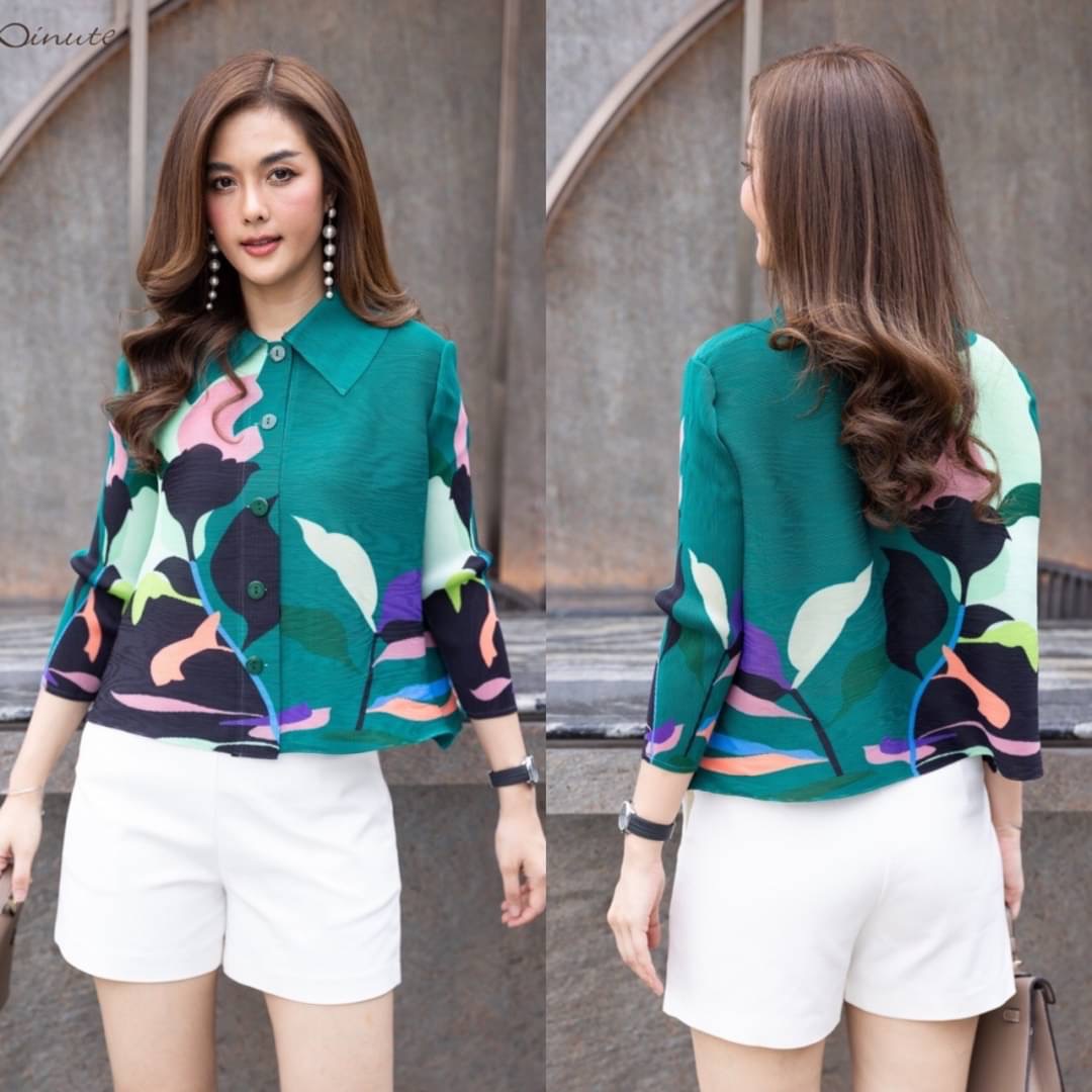 เสื้ออัดพลีทลวดลายดอกไม้กราฟฟิค ทำลาย ออกมาได้อย่างลงตัว ผ้ายืดหยุ่นได้ทั้งตัว : สินค้าคุณภาพ (พร้อมส่ง)