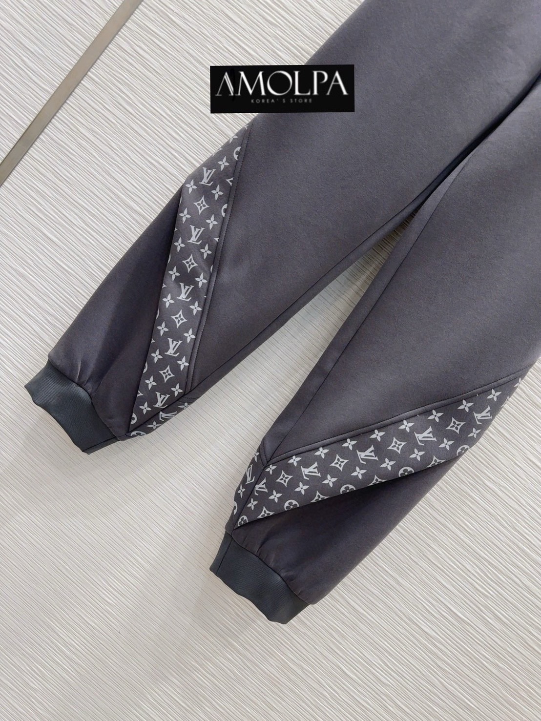 SET JACKET LOUIS VUITTON งาน hiend เนื้อผ้าดีม๊าก ผ้าใส่สบายมาก ใส่สบาย : สินค้าคุณภาพ (พร้อมส่ง)