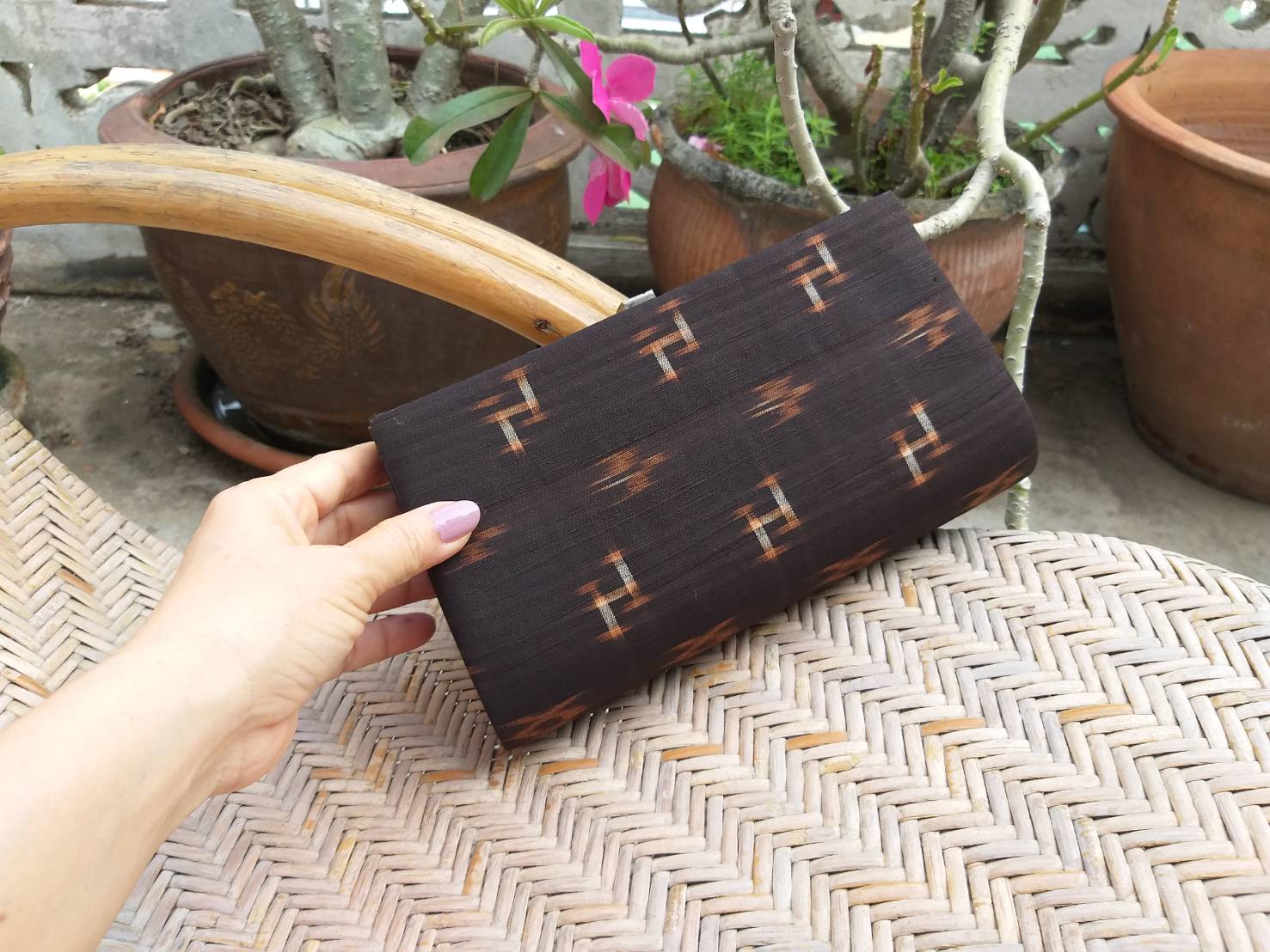 กระเป๋าผ้าทอ ถือออกงาน สวยสไตล์ไทยๆ