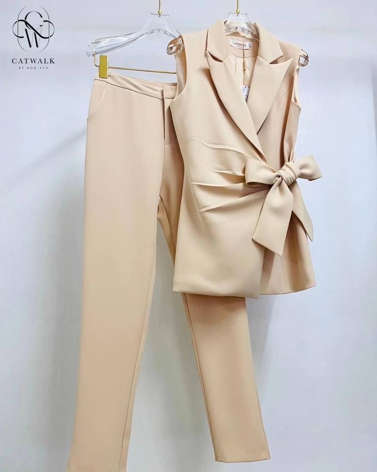 เซตเสื้อสูทแขนกุดผูกโบว์เอว +กางเกงขากระบอกเล็ก เนื้อผ้าสวย เนื้อนุ่ม ใส่สบาย ใส่สบาย สินค้าคุณภาพ (พร้อมส่ง)