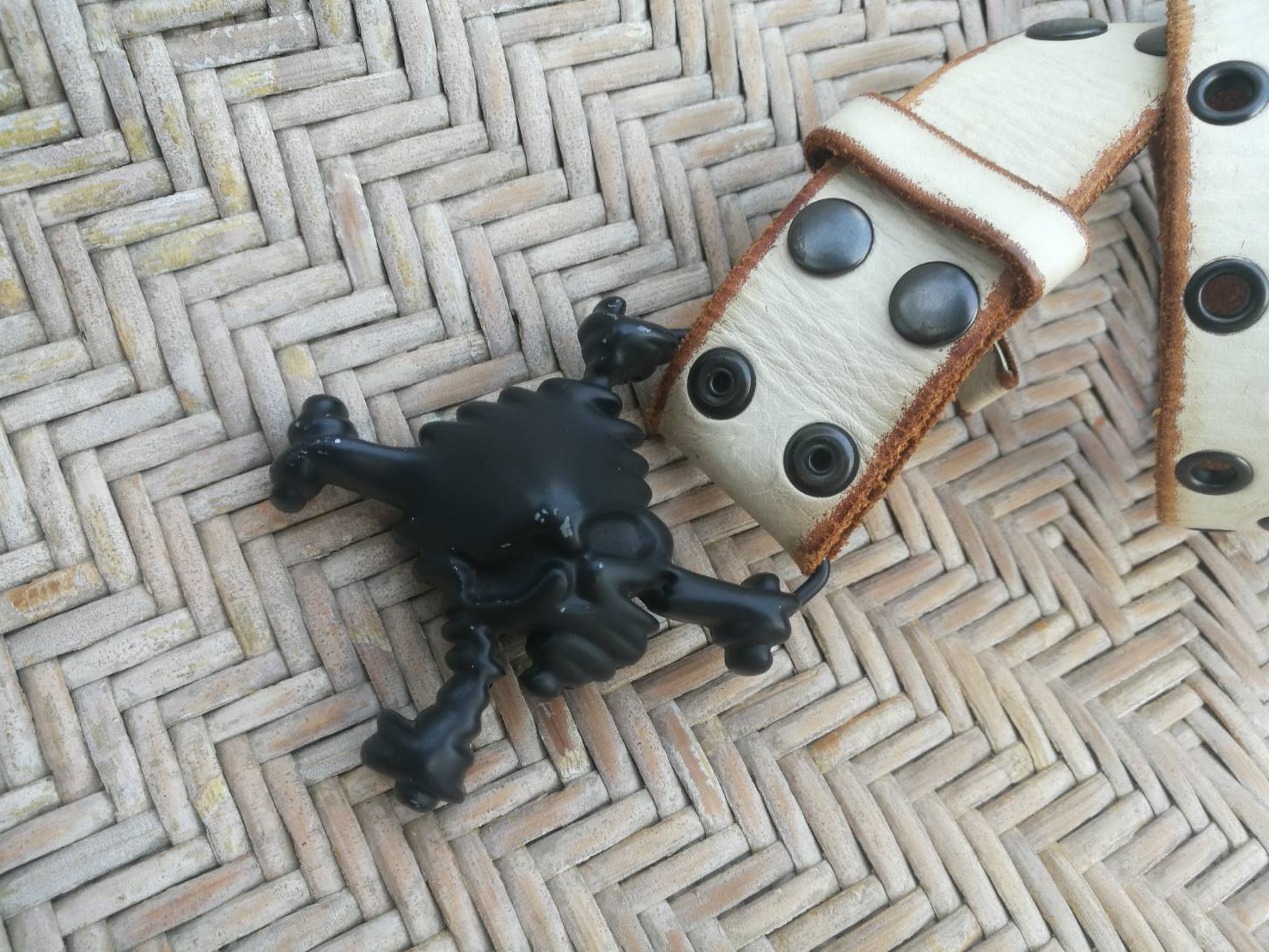 เข็มขัดชาย OAKLEY รุ่นนี้ซื้อใหม่ประมาณ 4000