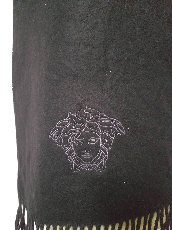 ผ้าพันคอ สีดำ VERSACE ของแท้