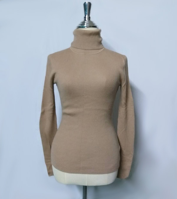 เสื้อไหมพรมขนสัตว์ Uniqlo ไซด์ M-L (ของใหม่)