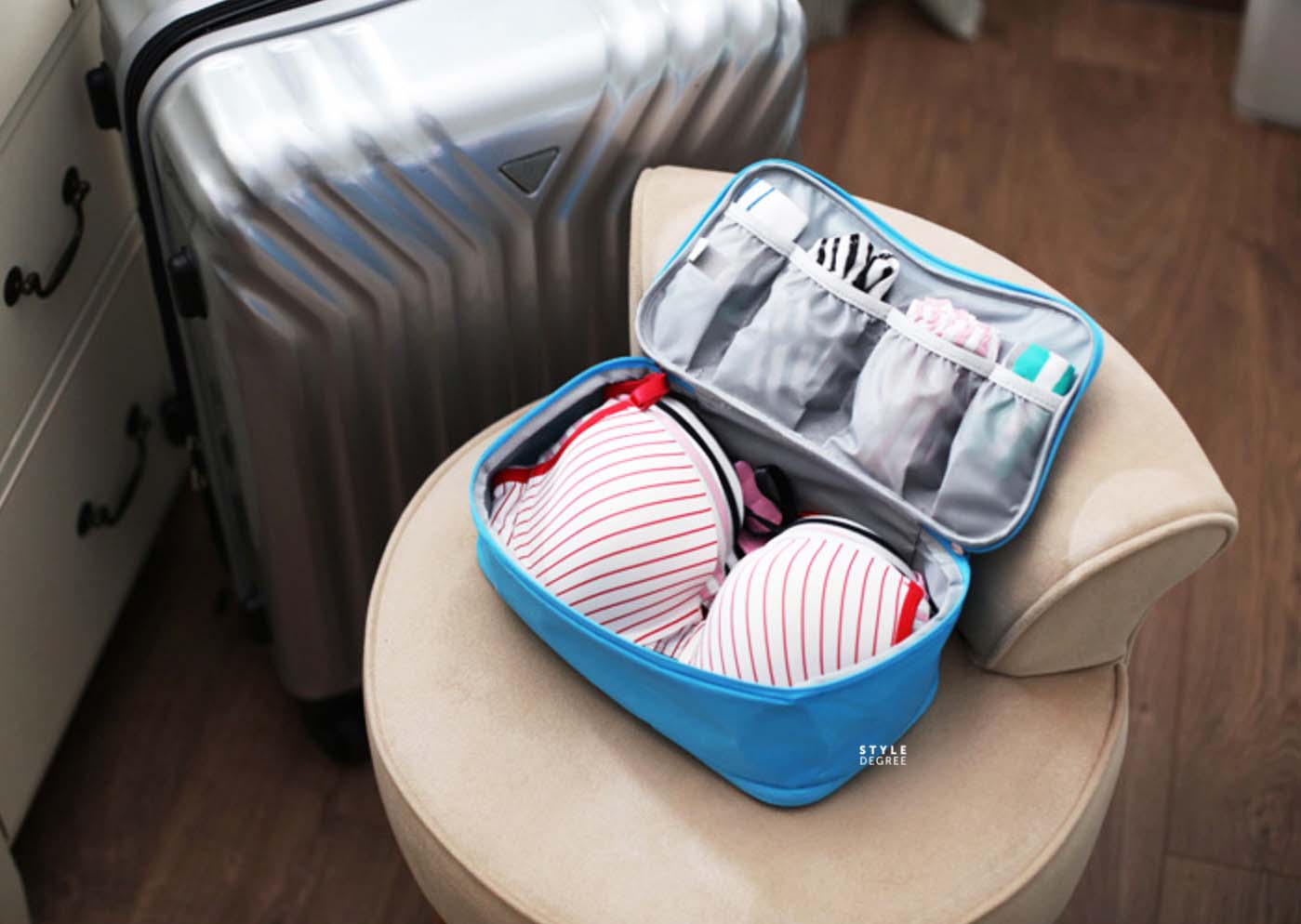 กระเป๋าใส่ชุดชั้นใน กางเกงชั้นใน มีช่องแบ่งเก็บที่ใส่แล้ว ผลิตจากไนล่อนเนื้อดีกันน้ำ มีให้เลือก 6 สี