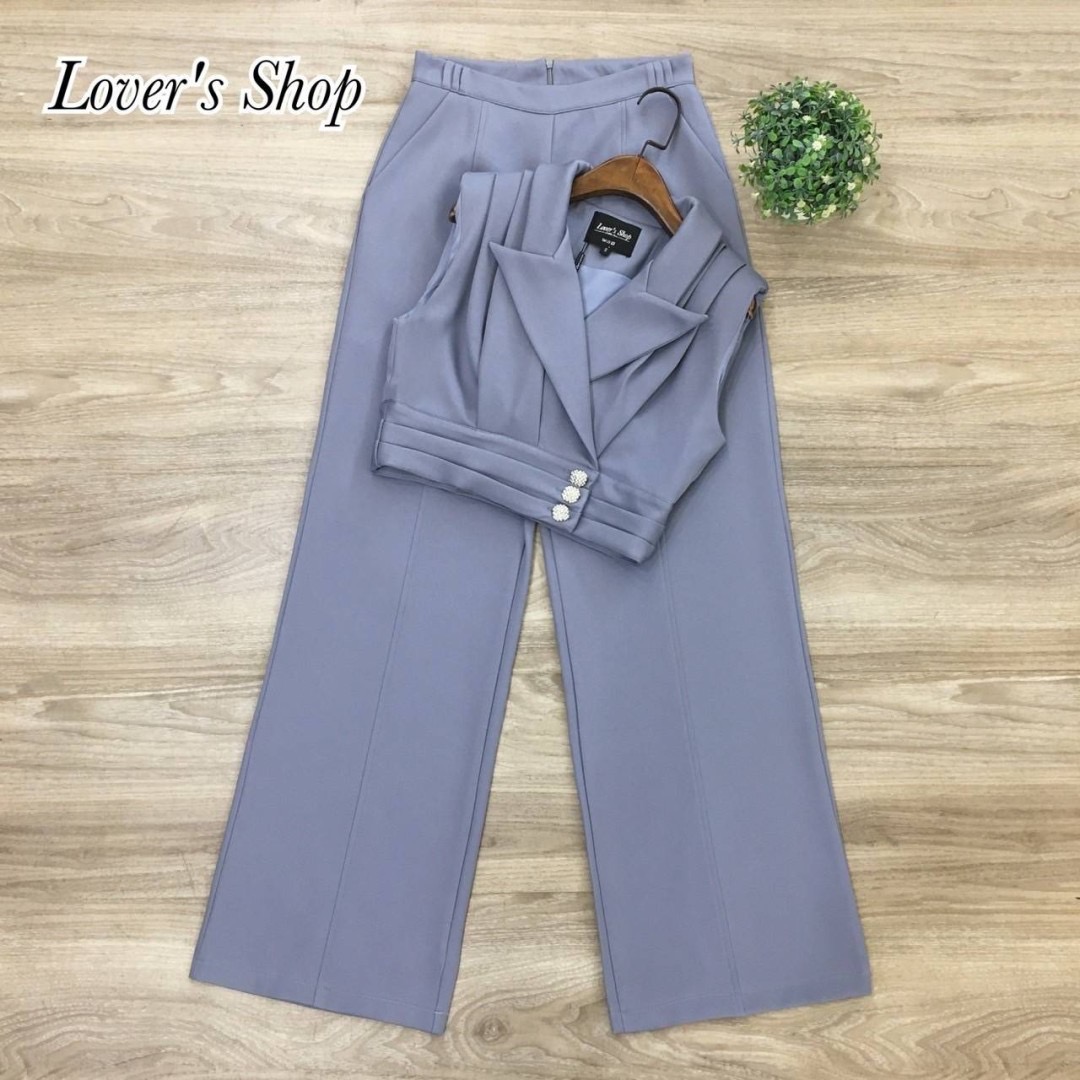 Set.2ชิ้น ลุคเรียบหรูดูผู้ดี เซ็ทนี้โดเด่นที่ตัวเสื้อ เย็บจับจีบมีความสวยหรู เสื้อเย็บขอบเอว แต่งกระดุม3เม็ด มีซับในอย่างดี มาพร้อมกางเกงเอวสูง ใส่สบาย : สินค้าคุณภาพ (พร้อมส่ง)