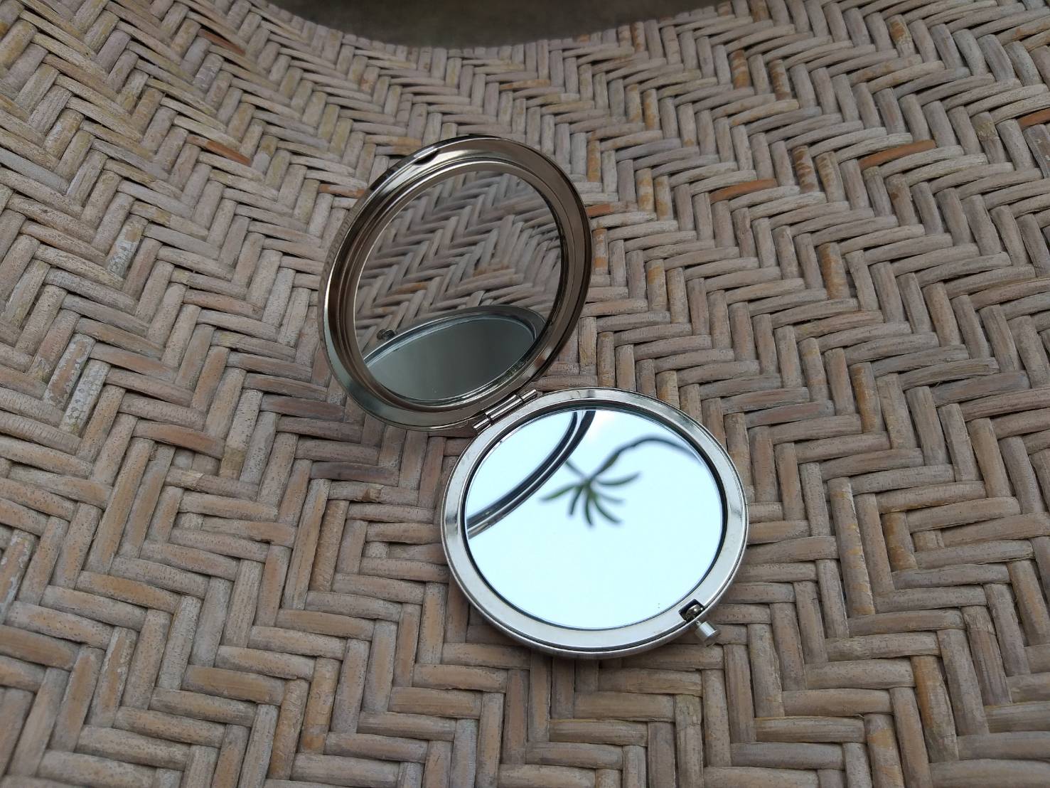 กระจกพับพกพา กระจก 2 แบบ สวยมากกกกก (ของใหม่)