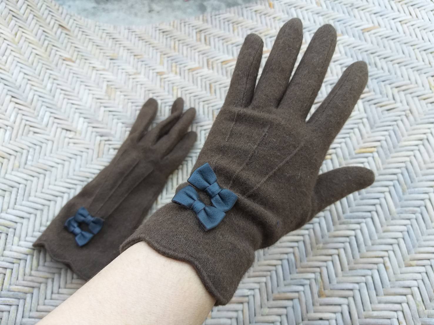 ถุงมือผ้าขนสัตว์ น่ารักมาก อุ่นมากค่ะ (ของใหม่)