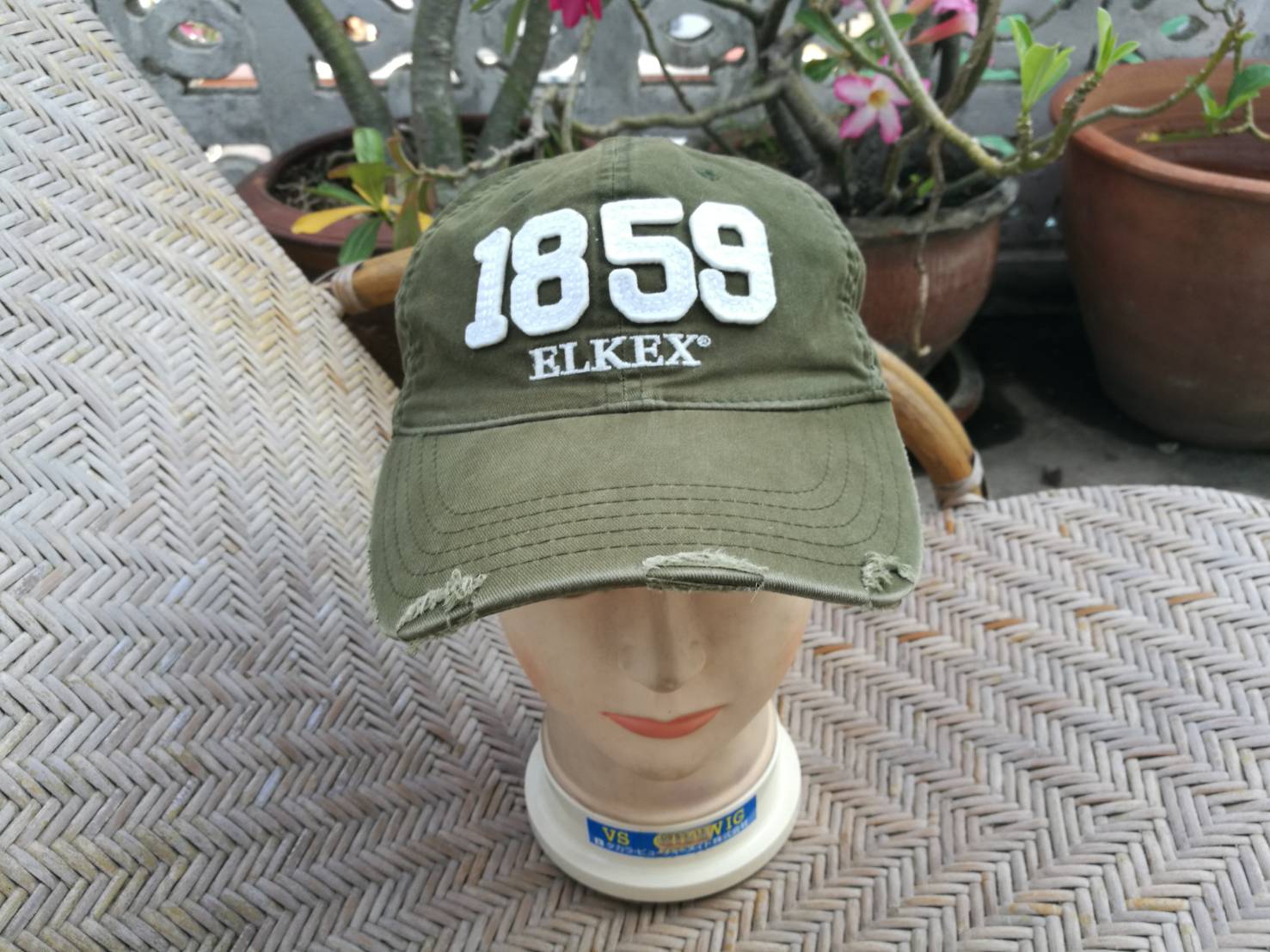 หมวกแก๊ปสีเขียวทหาร เท่มาก หล่อๆ เลย