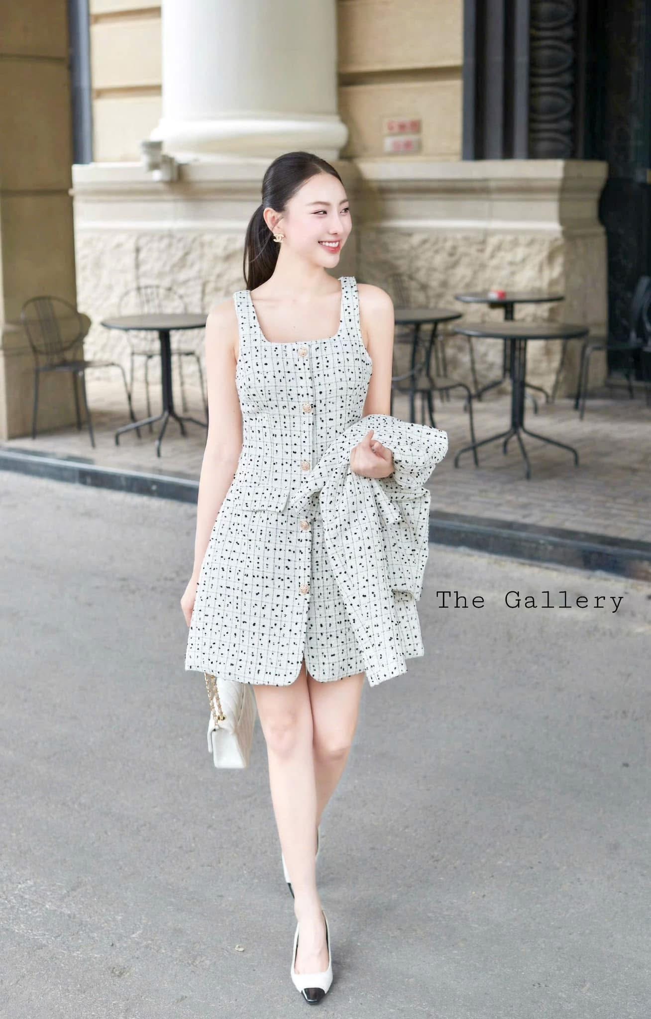 ชุดเซ็ต2 ชิ้น เสื้อครอปทรงสวยแขนยาวทรงเก๋ ใส่แมตท์กับชุดเดรสกระโปรงทรงเอ มีฟองน้ำเสริมทรงในตัว เนื้อผ้าทวีตมีเทคเจอร์สุดพรีเมี่ยมซับในทั้งตัว ใส่สบาย : สินค้าคุณภาพ (พร้อมส่ง)
