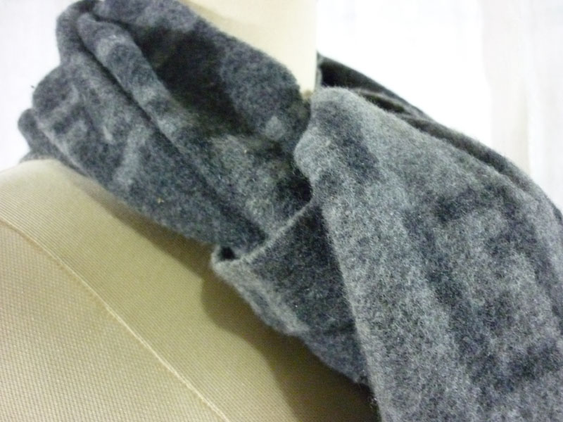 ผ้าพันคอ 100% wool FENDI เนื้อหนา อุ่นติดลบ